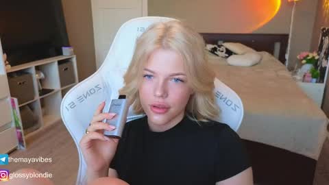 Maya online show from 04-11-26, 03:33