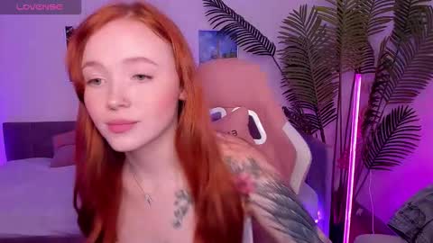 Snapshot of maya_light chatting on 09-11-25, 08:47 Maya online show from 09-11-25, 08:47