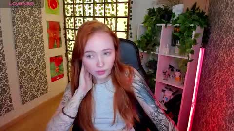 Snapshot of maya_light chatting on 10-08-25, 01:58 Maya online show from 10-08-25, 01:58