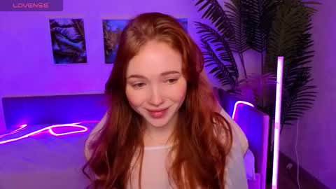 Snapshot of maya_light chatting on 10-19-25, 02:12 Maya online show from 10-19-25, 02:12