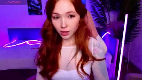 Snapshot of maya_light chatting on 10-22-25, 02:01 Maya online show from 10-22-25, 02:01