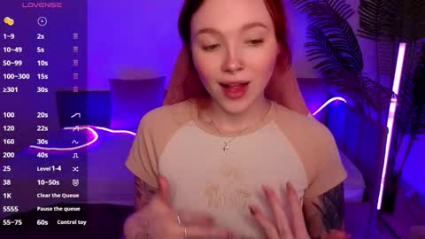 Snapshot of maya_light chatting on 11-18-25, 08:19 Maya online show from 11-18-25, 08:19