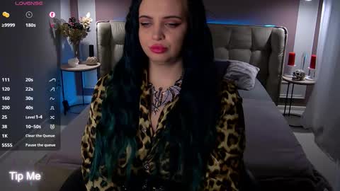 Snapshot of maya_mils chatting on 10-14-25, 01:06 Maya Mils online show from 10-14-25, 01:06