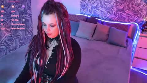 Snapshot of maya_mils chatting on 05-31-26, 01:14 Maya Mils online show from 05-31-26, 01:14