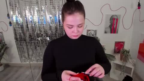 Woman online show from 12-21-24, 12:49