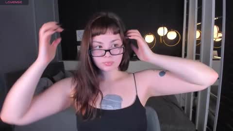 Woman online show from 11-15-25, 03:19