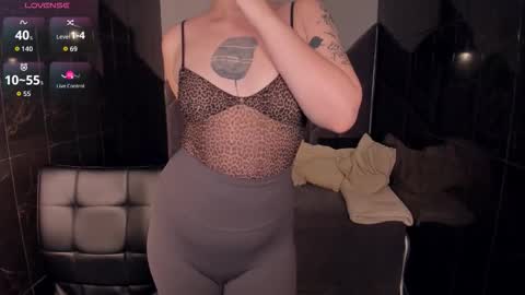 Woman online show from 11-26-25, 02:18