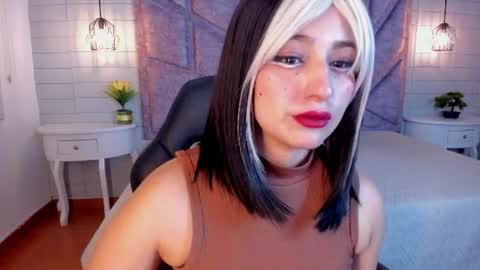 Snapshot of maya_rivers chatting on 06-17-26, 04:04 Maya online show from 06-17-26, 04:04