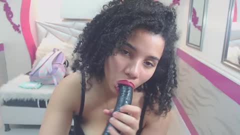 Snapshot of mayaa_ross chatting on 12-19-24, 06:56 Maya online show from 12-19-24, 06:56