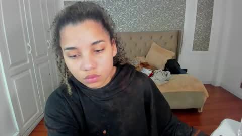 Snapshot of mayaa_ross chatting on 09-17-25, 02:02 Maya online show from 09-17-25, 02:02