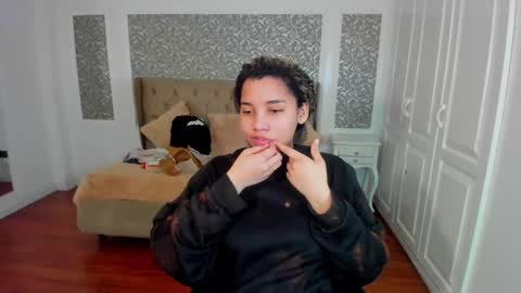 Snapshot of mayaa_ross chatting on 09-26-25, 03:54 Maya online show from 09-26-25, 03:54