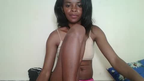 Snapshot of mayalabelle chatting on 11-06-25, 09:15 mayalabelle online show from 11-06-25, 09:15