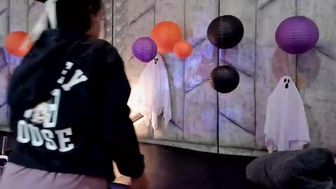 Nicolle Ruselle   Hello my lovely  schedule for great fun from  630 am and end 800 pm Colombian time I wait for you online show from 10-30-25, 11:33