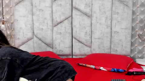 Nicolle Ruselle   Hello my lovely  schedule for great fun from  630 am and end 800 pm Colombian time I wait for you online show from 12-20-25, 11:50