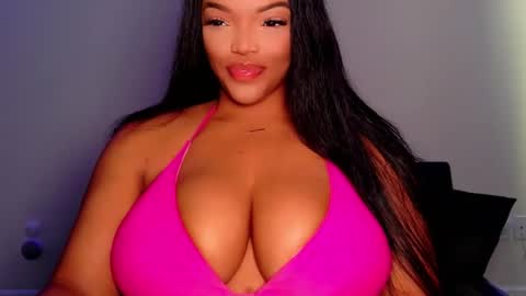 Snapshot of maybabi chatting on 05-18-26, 12:11 MayBabi online show from 05-18-26, 12:11