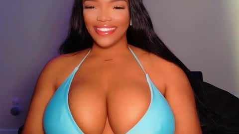 Snapshot of maybabi chatting on 05-19-26, 12:11 MayBabi online show from 05-19-26, 12:11