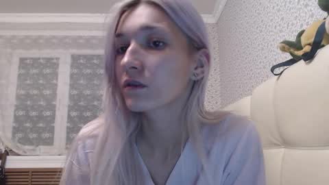 maybe_doll online show from 10-19-25, 09:04