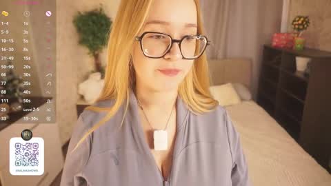 Snapshot of maybellebyone chatting on 05-24-26, 03:50 Milina online show from 05-24-26, 03:50