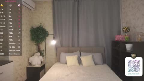 Snapshot of maybellebyone chatting on 06-03-26, 04:34 Milina online show from 06-03-26, 04:34