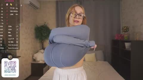 Snapshot of maybellebyone chatting on 06-05-26, 04:56 Milina online show from 06-05-26, 04:56