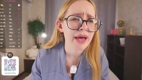 Snapshot of maybellebyone chatting on 06-14-26, 02:24 Milina online show from 06-14-26, 02:24