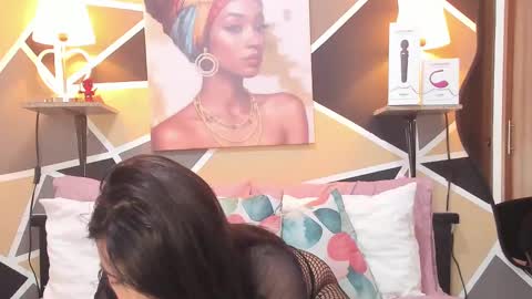 Snapshot of maylinfox chatting on 10-21-25, 02:18 MaylinFox online show from 10-21-25, 02:18