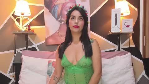 Snapshot of maylinfox chatting on 10-22-25, 02:06 MaylinFox online show from 10-22-25, 02:06