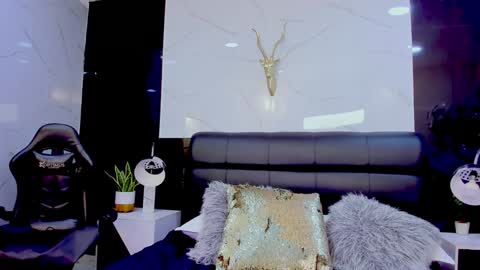 Maylin online show from 12-21-24, 04:41