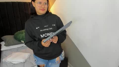 Mayu KIm online show from 11-30-25, 11:25