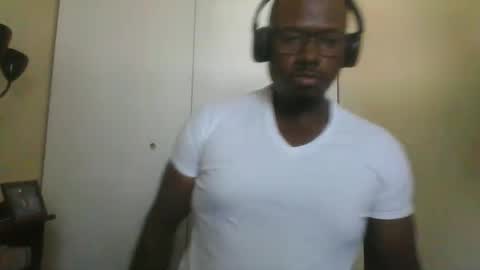 Snapshot of mbsupreme chatting on 09-18-25, 07:05 Mark online show from 09-18-25, 07:05