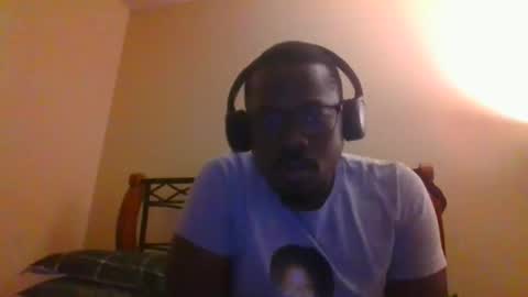 Snapshot of mbsupreme chatting on 10-13-25, 01:05 Mark online show from 10-13-25, 01:05