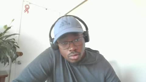 Snapshot of mbsupreme chatting on 10-17-25, 05:04 Mark online show from 10-17-25, 05:04