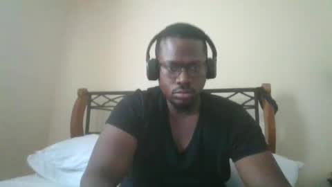 Snapshot of mbsupreme chatting on 10-18-25, 08:20 Mark online show from 10-18-25, 08:20