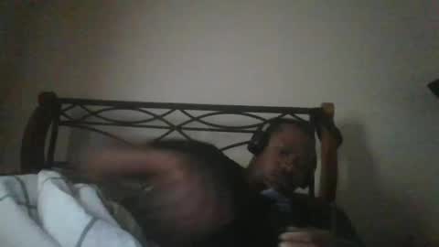 Snapshot of mbsupreme chatting on 10-20-25, 01:00 Mark online show from 10-20-25, 01:00