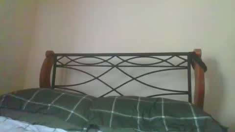 Snapshot of mbsupreme chatting on 10-21-25, 04:51 Mark online show from 10-21-25, 04:51