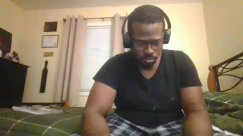 Snapshot of mbsupreme chatting on 11-18-25, 05:23 Mark online show from 11-18-25, 05:23