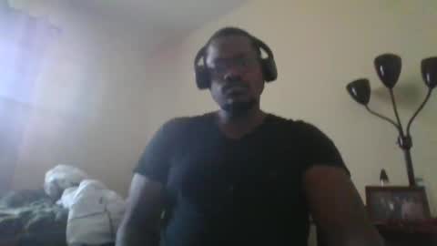 Snapshot of mbsupreme chatting on 11-18-25, 06:12 Mark online show from 11-18-25, 06:12