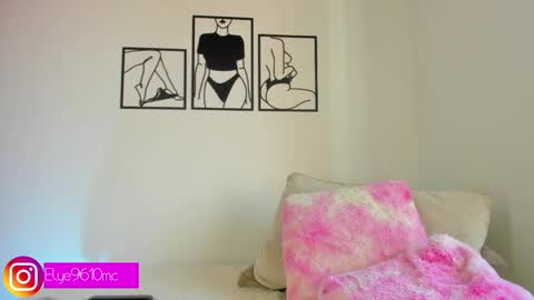 Snapshot of mcdonald_ellie chatting on 12-22-25, 07:55 Ellie online show from 12-22-25, 07:55