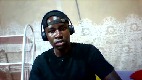 Snapshot of mclntz_bbc chatting on 03-08-25, 10:32 mclntz_bbc online show from 03-08-25, 10:32