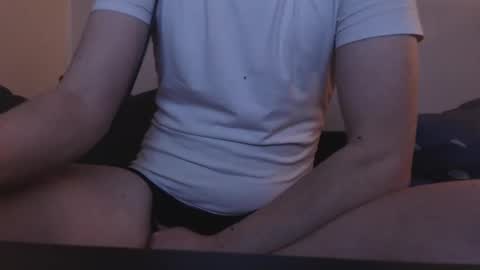 Snapshot of mcmike_es chatting on 01-01-25, 04:50 Mike online show from 01-01-25, 04:50