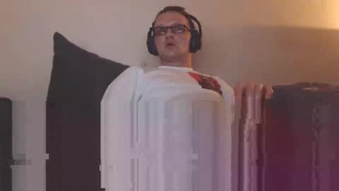 Snapshot of mcmike_es chatting on 01-05-25, 12:20 Mike online show from 01-05-25, 12:20