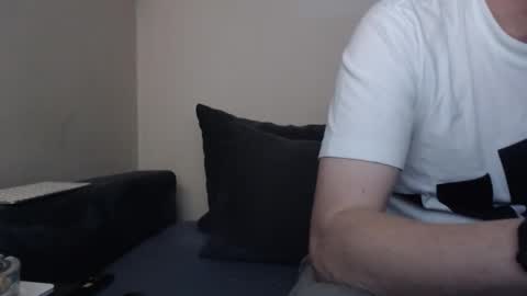 Snapshot of mcmike_es chatting on 10-21-25, 11:55 Mike online show from 10-21-25, 11:55