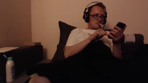 Snapshot of mcmike_es chatting on 10-25-25, 07:27 Mike online show from 10-25-25, 07:27