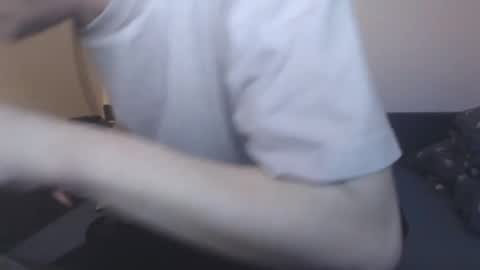 Snapshot of mcmike_es chatting on 10-31-25, 07:04 Mike online show from 10-31-25, 07:04