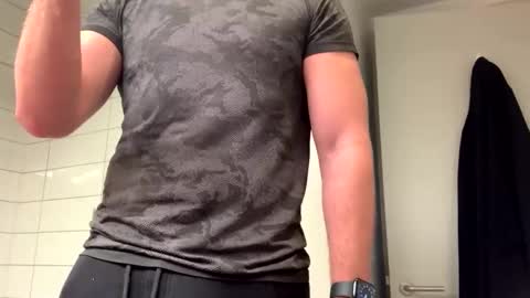 Snapshot of mcr8080 chatting on 12-31-24, 03:20 mcr8080 online show from 12-31-24, 03:20