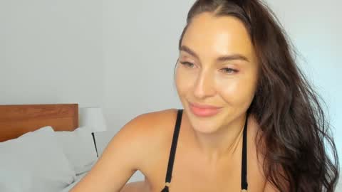 Snapshot of me_lina_ chatting on 02-02-25, 08:02 Alice online show from 02-02-25, 08:02