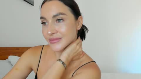 Snapshot of me_lina_ chatting on 03-02-25, 08:16 Alice online show from 03-02-25, 08:16