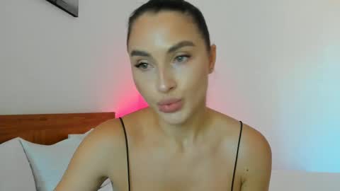 Snapshot of me_lina_ chatting on 03-10-25, 05:54 Alice online show from 03-10-25, 05:54