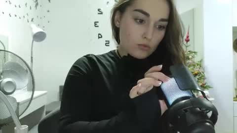 Snapshot of me_lissa_sun chatting on 01-11-25, 04:36 Melissa online show from 01-11-25, 04:36