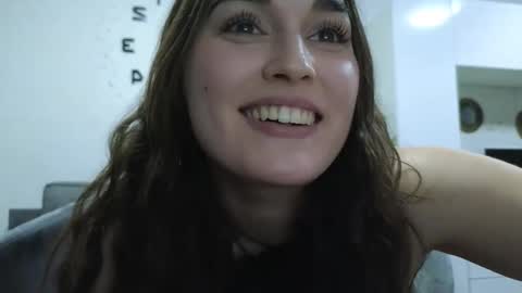 Snapshot of me_lissa_sun chatting on 01-11-25, 07:38 Melissa online show from 01-11-25, 07:38